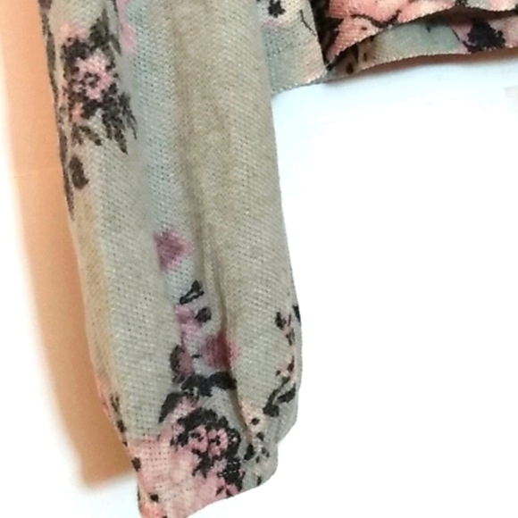 WALLFLOWER FLORAL CROP HOODIE LIGHTWEIGHT SWEATER SIZE MEDIUM NWT - Picture 5 of 13